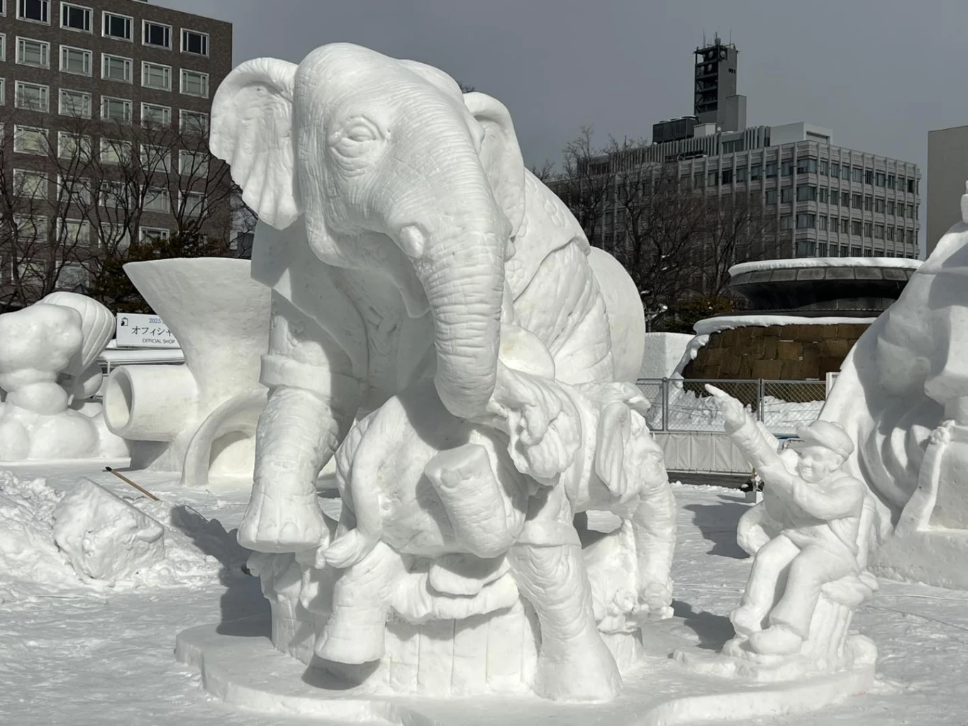 เปิดภาพผลงาน ทีมไทย คว้ารางวัลรองชนะเลิศ งานแกะสลักหิมะซัปโปโร 2025