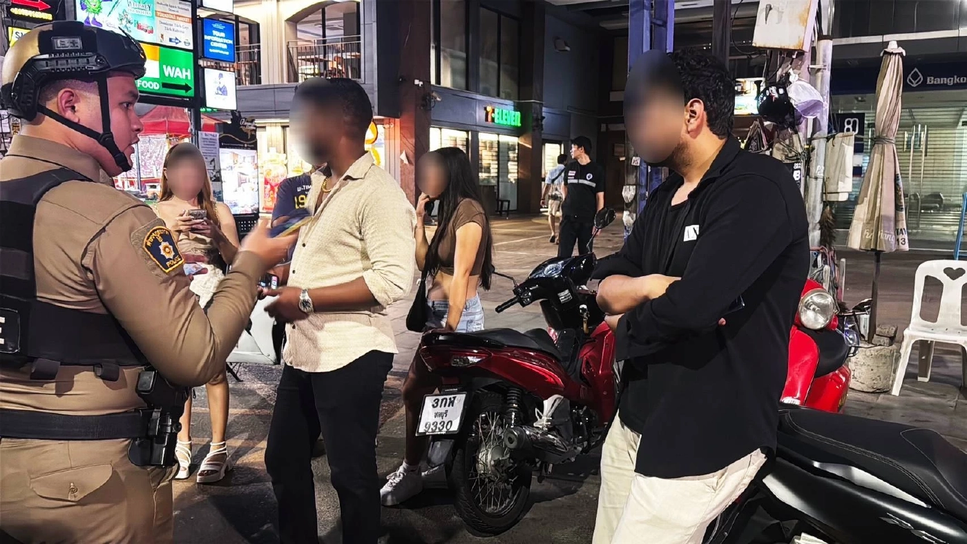 สองหนุ่มอินเดียถูก สาวไทยรุมตี หลังไปลวนลามและถ่ายคลิปสาว