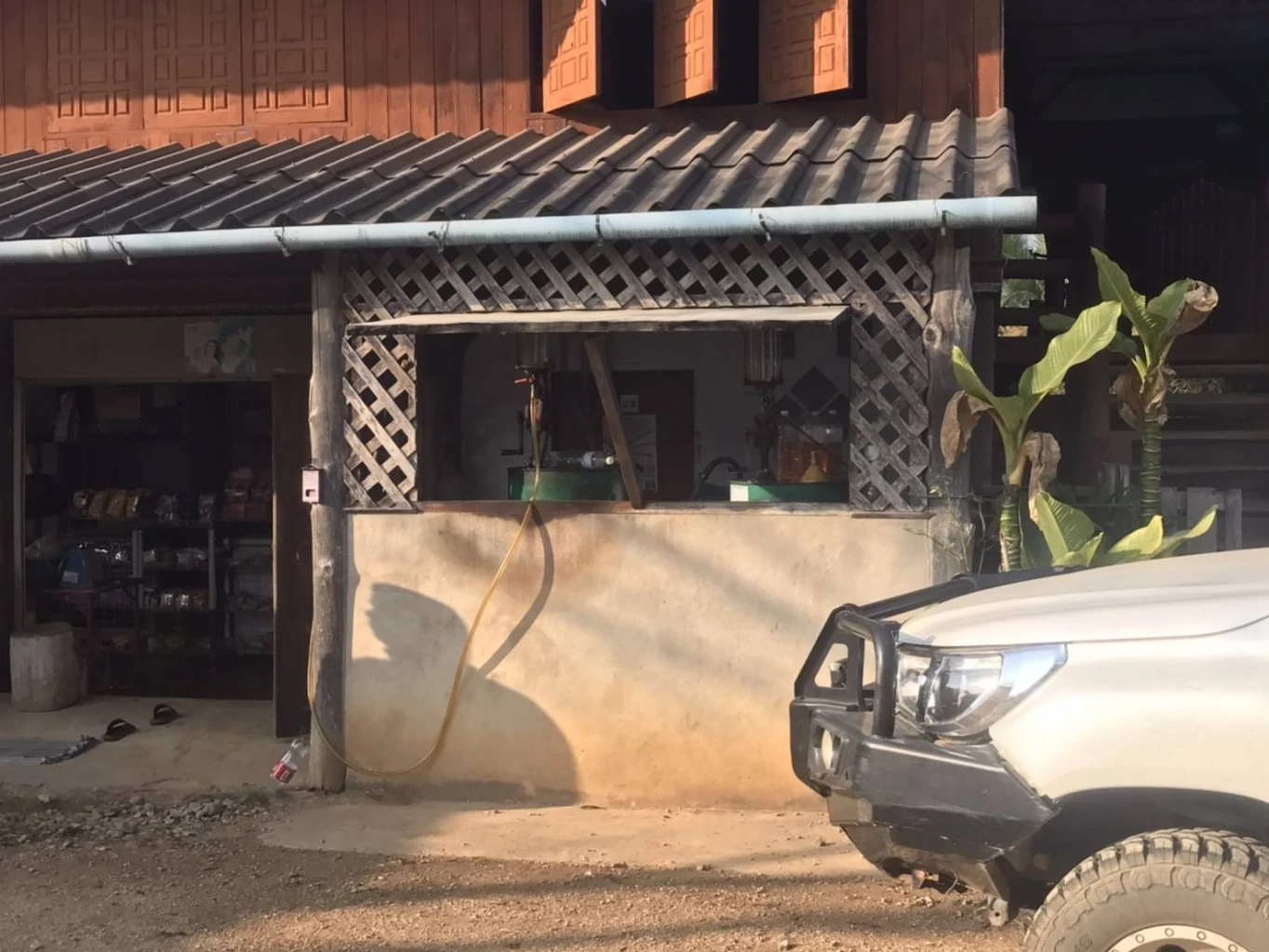 เกษตรกร จ.ตาก กระทบหนัก ผลพวงห้ามส่งออกน้ำมันไปเมียนมา รถไถต้องจอดทิ้ง