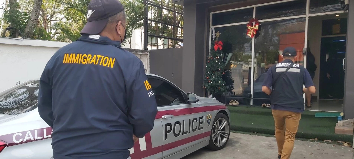 สืบ ตม.3 บุกร้านนวดลับ จับ "สาวเมียนมา" ค้ากาม ซ้ำเปิดกลุ่มลับลงภาพอนาจาร