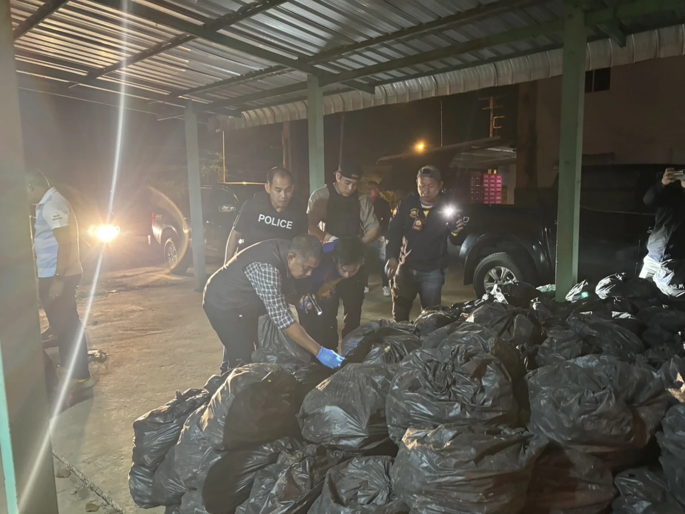 จู่โจมจุดพักใหญ่ ยึดยาบ้า 8.4 ล้านเม็ดซุกขิง ในโกดังเกษตร