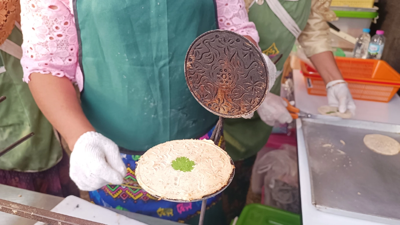 พาชิม "ขนมข้าวไร่ดอกข่าทรงเครื่อง" ของหรอย อ.ทับปุด ที่ต่อยอดจากข้าวไร่ประจำถิ่น