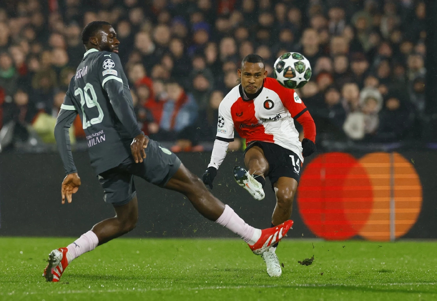 เก็บตก UCL เพลย์ออฟ "บาเยิร์น" คว้าชัยสุดหืด "มิลาน" พ่าย