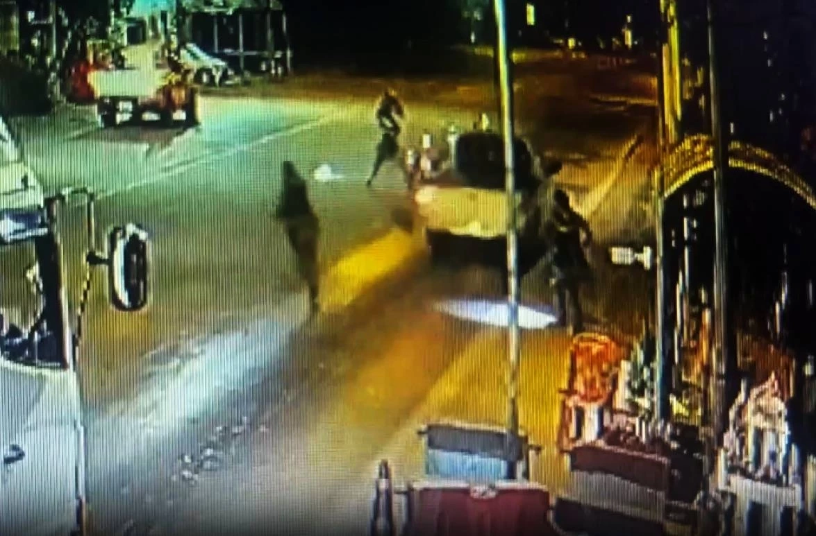 เปิดนาที! แก๊งยานรกซิ่งแหกด่าน ไปไม่รอดตกถนน พบยาบ้า 3 ล้านเม็ด