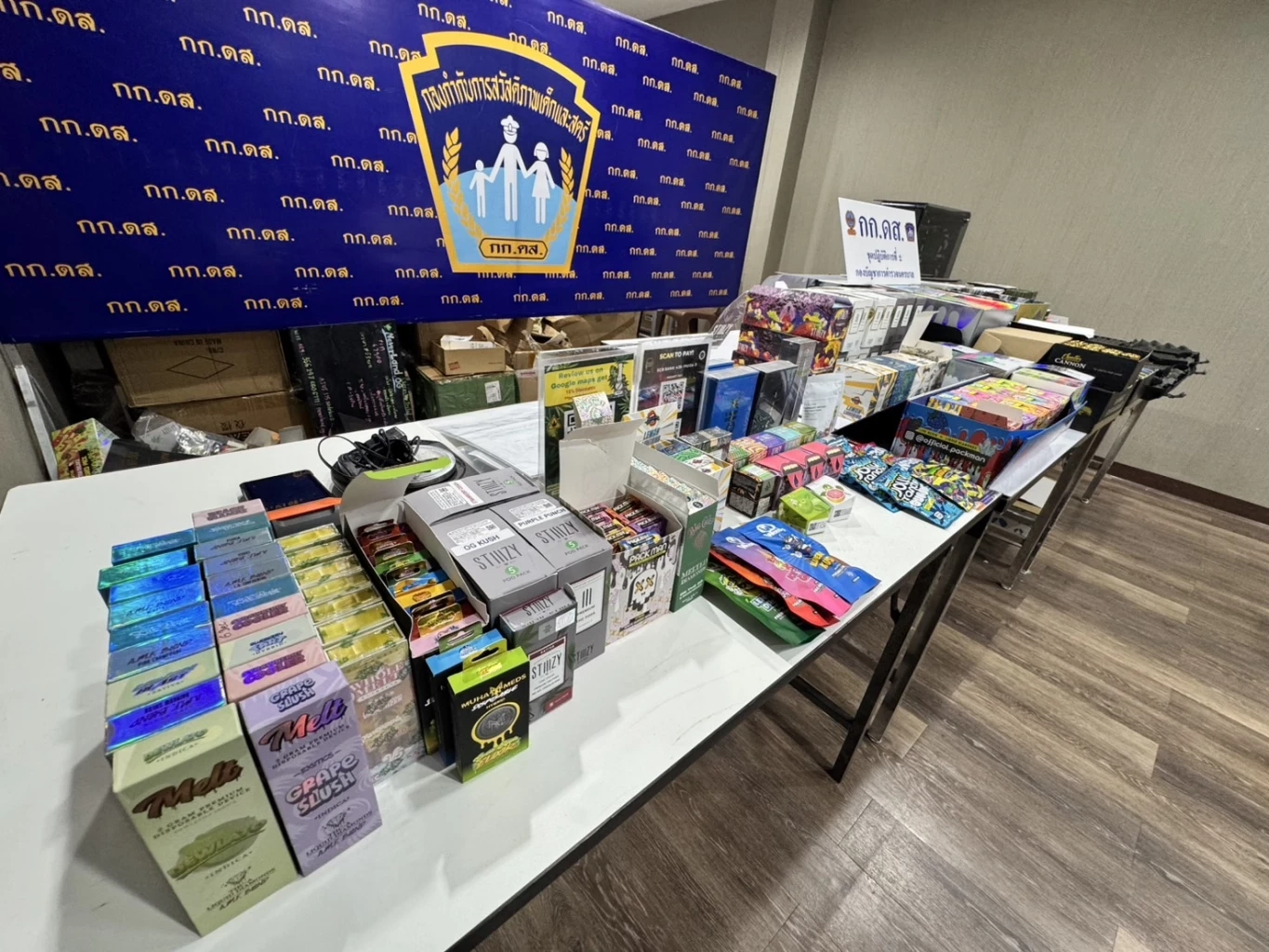 จับสาวค้า "พอตกัญชา" สารพัดสารมึนเมา ผ่านออนไลน์ ฟันเดือนละล้าน