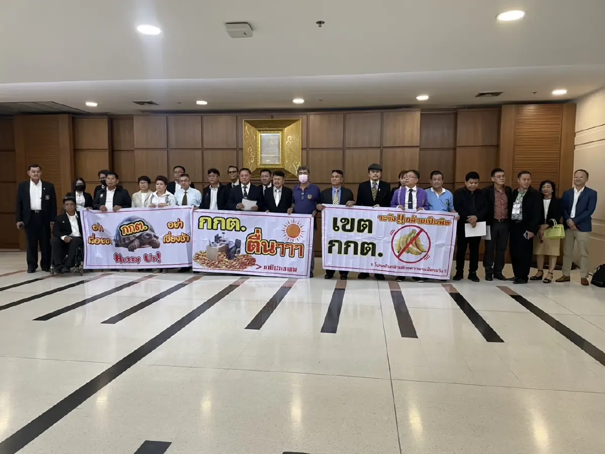 "สว.สำรอง" บุก "กกต." กระทุ้งรีบสอบคดีฮั้ว-บล็อกโหวตเลือก ส.ว. 67