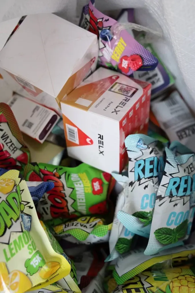 "จิรายุ" นำทีมตรวจร้านขายบุหรี่ไฟฟ้า พบจนท.ละเว้น หลายพื้นที่