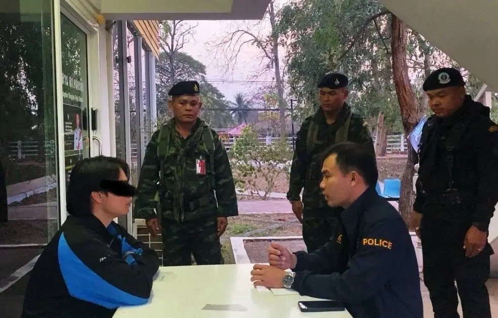 ทหารสกัด "2 หนุ่ม แอดมิน แก๊งคอลเซ็นเตอร์" ก่อนข้ามแดนไปกัมพูชา