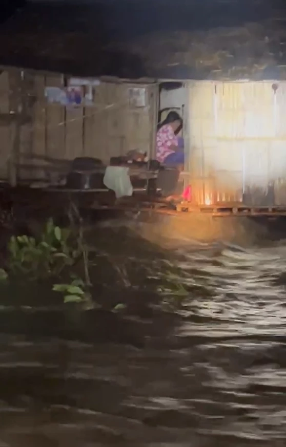 ไทรโยคอ่วม! “พายุถล่ม” น้ำป่าทะลัก 4 หมู่บ้าน สะพานขาด 2 แห่ง (มีคลิป)