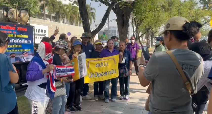 คนไทยได้แค่ 400 เอง “เต้ อาชีวะ” นำม็อบบุก UN ต้านพม่าเรียกร้องค่าแรง 600