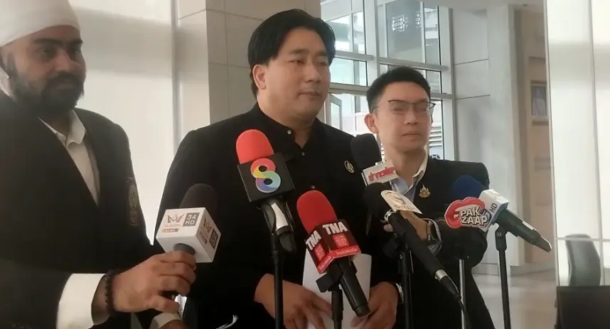  นายแทนคุณ จิตต์อิสระ หรือ “อี้ แทนคุณ” ประธานชมรมสันติประชาธรรม 