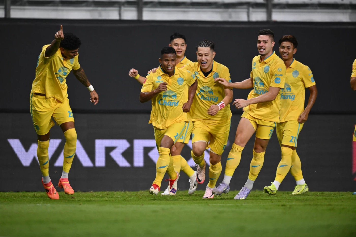 บุรีรัมย์อัดเมืองทอง 3-1 เกมบิ๊กแมตช์ไทยลีก