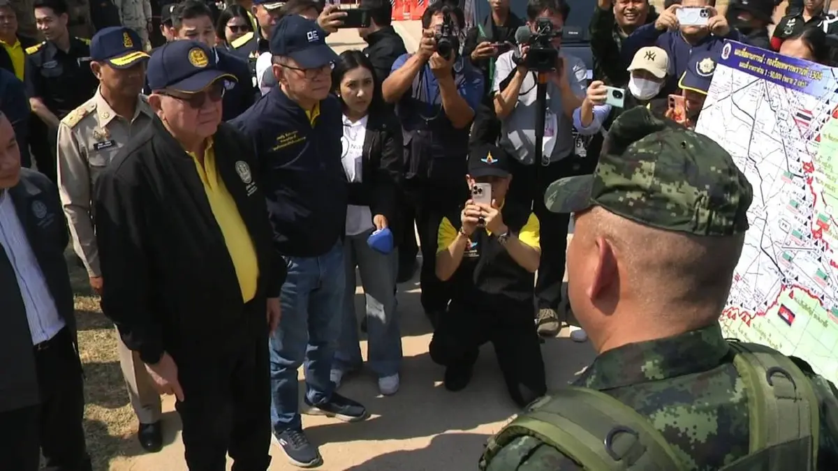 ภูมิธรรม เวชยชัย รองนายกรัฐมนตรีและรมว.กลาโหม 