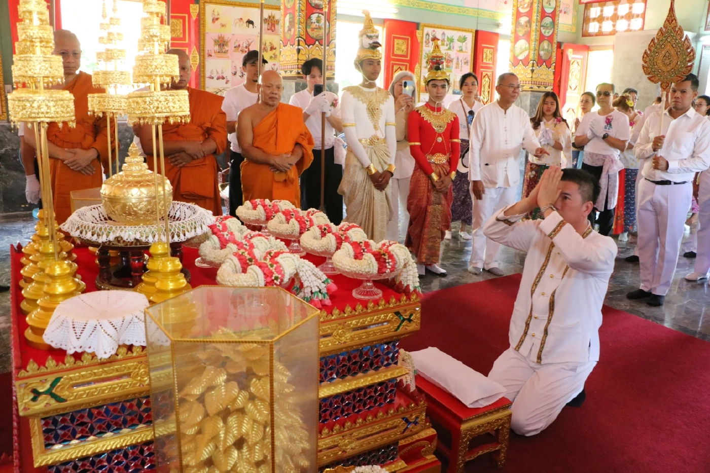 พุทธศาสนิกชนร่วมอัญเชิญ "พระศรีบรมธาตุ" แห่รอบเมืองเก่าตะกั่วป่าใน "วันมาฆบูชา"