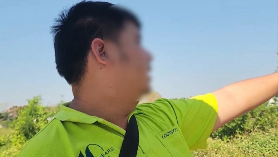 ชนสนั่นหน้า รพ.! รถเทรลเลอร์เสยท้ายรถสองแถวคว่ำ ดับ 1 เจ็บ 8 อ้างเหตุสุดมึน