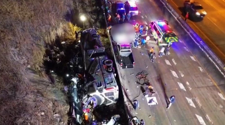 เปิดปมเหตุ รถทัวร์พลิกคว่ำ ดับ-เจ็บจำนวนมาก อัปเดตยอดผู้เสียชีวิต-บาดเจ็บ