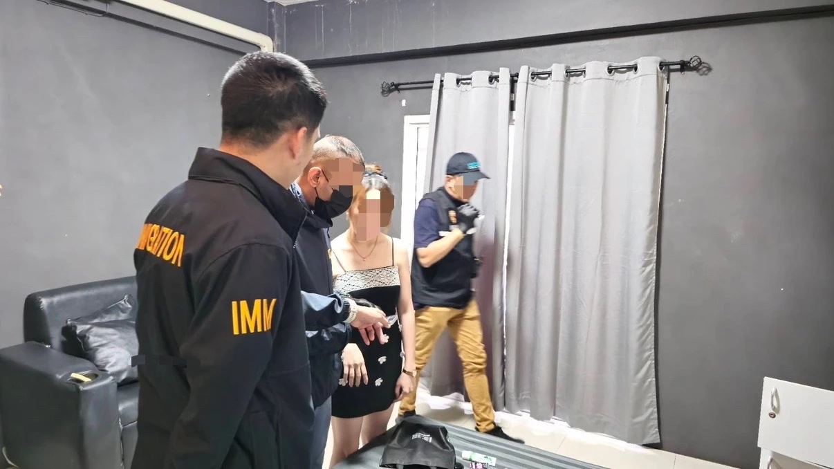 สืบ ตม.3 บุกร้านนวดลับ จับ "สาวเมียนมา" ค้ากาม ซ้ำเปิดกลุ่มลับลงภาพอนาจาร