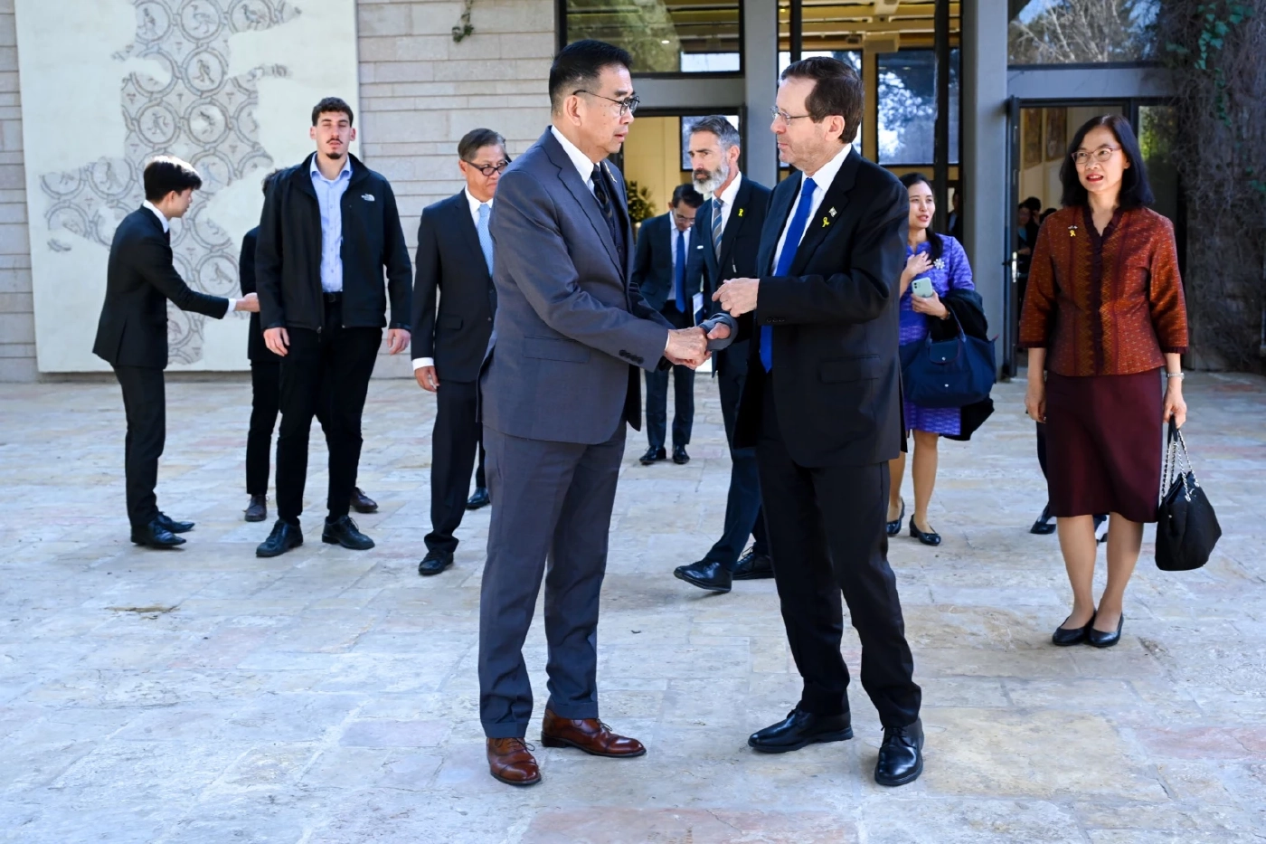 รมว.กต.เข้าพบประธานาธิบดีอิสราเอล ขอช่วยตัวประกันไทยอีก 1 คน