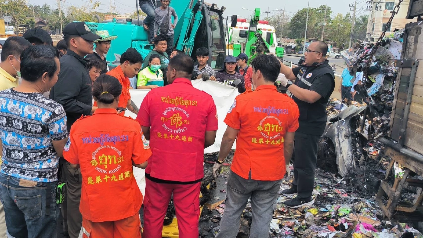 รู้แล้วคนขับรถเบนซ์ ประสบอุบัติเหตุไฟไหม้ดับสลดเป็นใคร ดีกรีไม่ธรรมดา