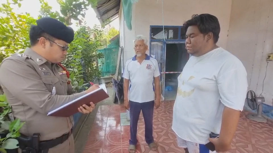 พ่อและพี่ชายของผู้ตาย