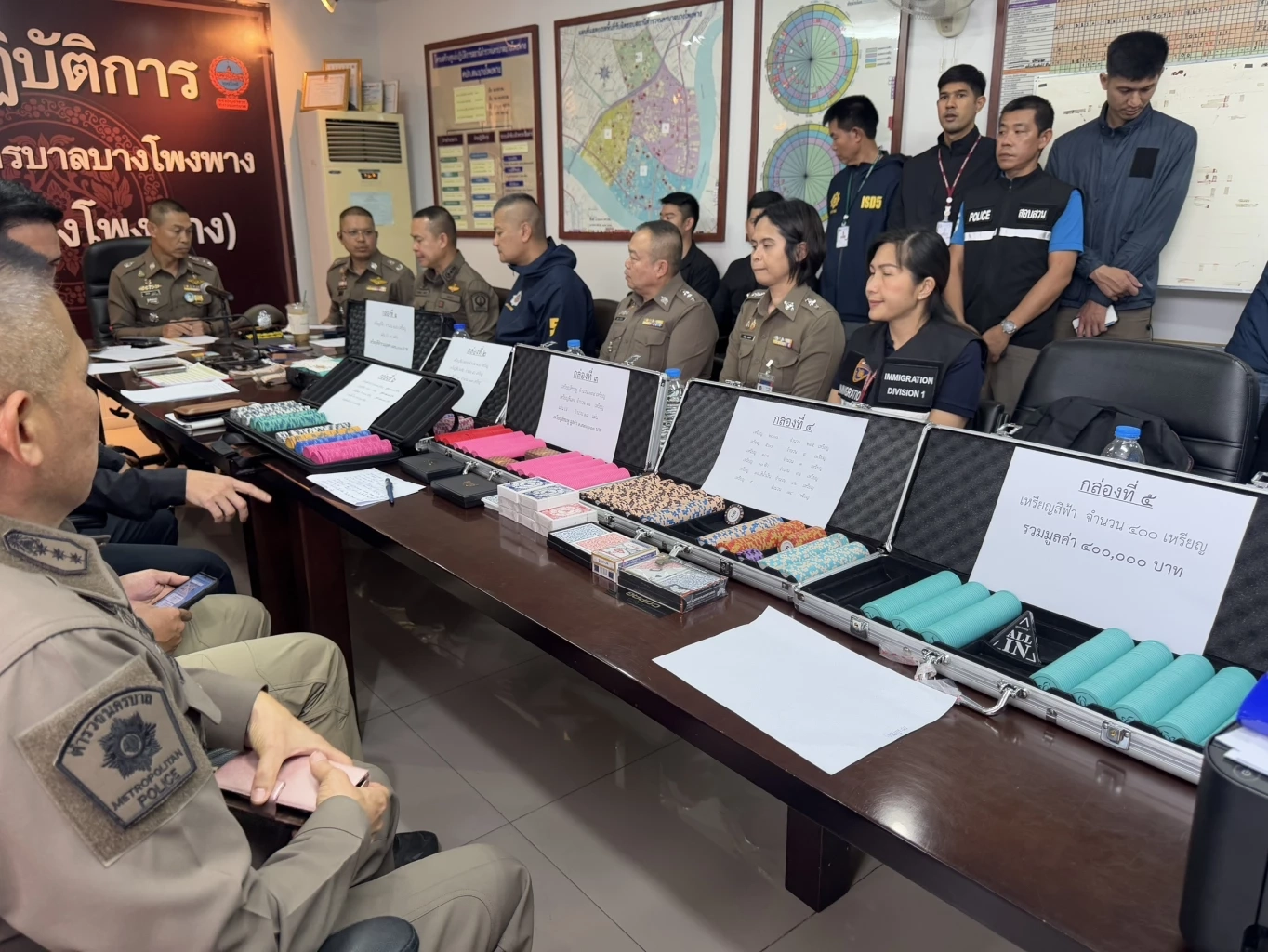 ทลายบ่อนจีนเทากลางกรุง เปิดร้านอาหารบังหน้า เงินสะพัดหลายล้าน