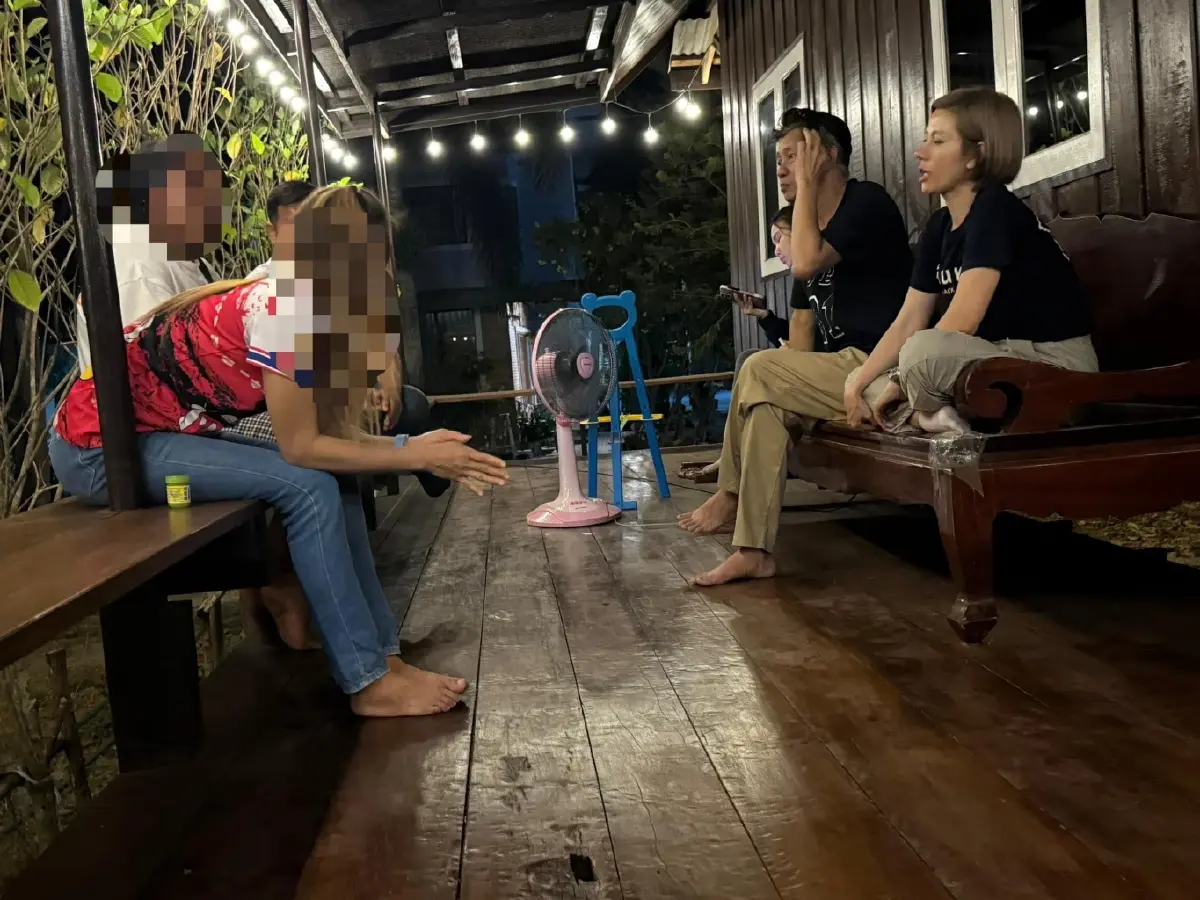 ด่วน! ออกหมายจับ "พ่อเลี้ยง" ล่วงละเมิด 10 ขวบ กุข่าว 3 ทรชนทำร้าย