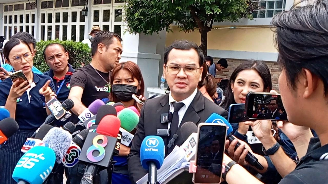 นายวีรศักดิ์ นาคิน ทนายความของผู้กำกับโจ้ 