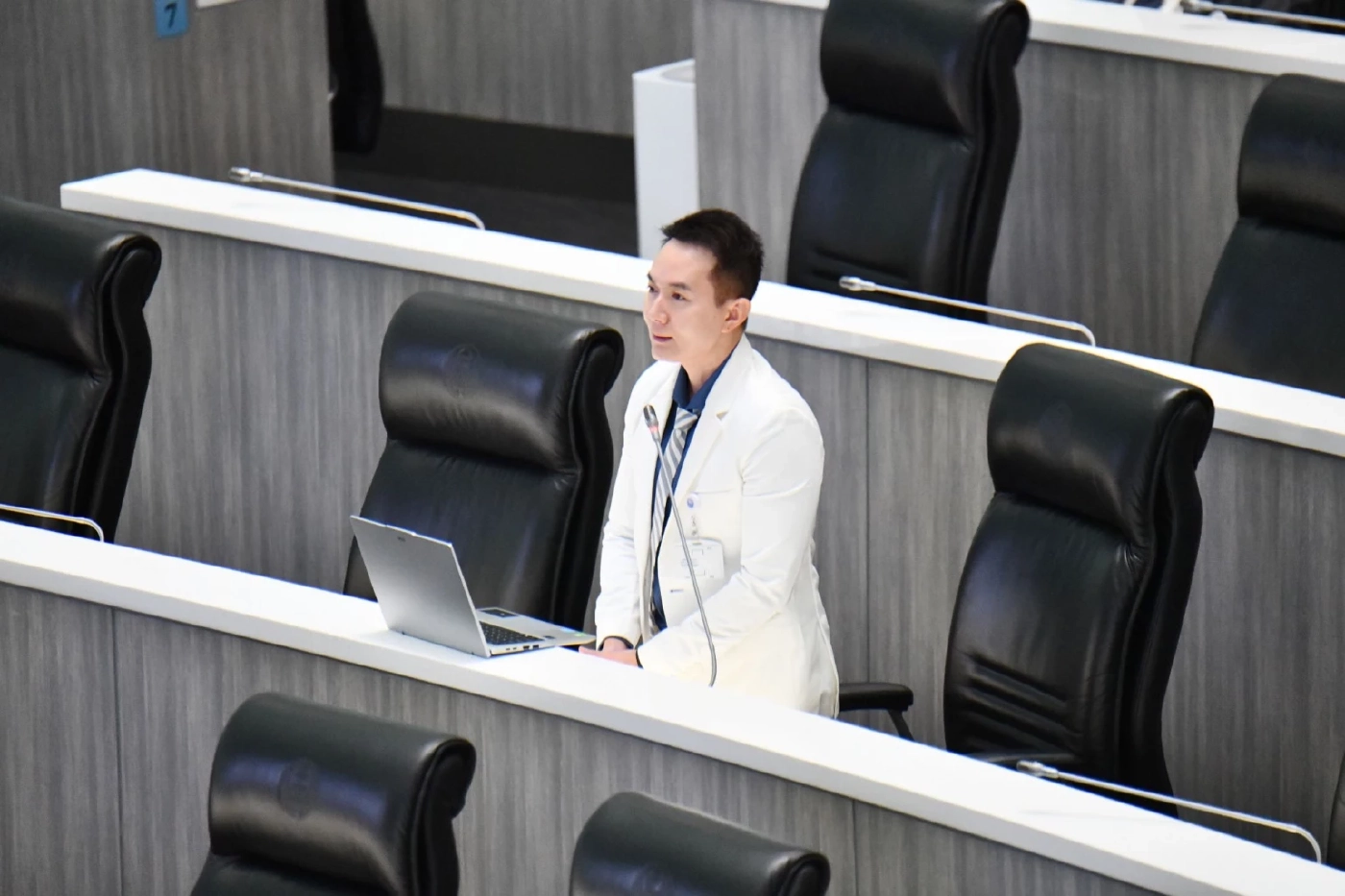 สภาสูง ถล่ม! DSI ถูกการเมืองแทรกแซง-ก้าวก่าย กกต.สอบฮั้ว สว.