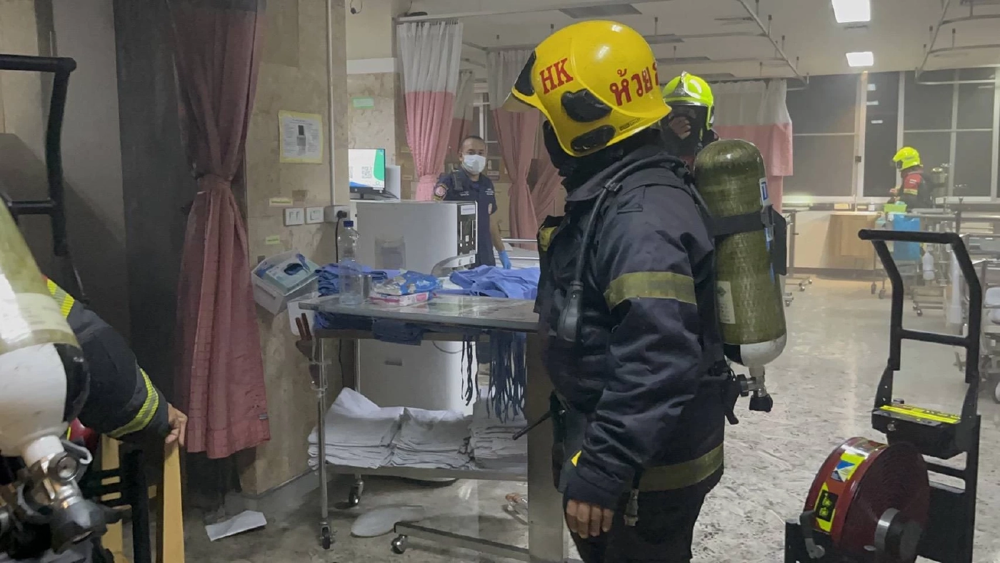 ด่วน! เกิดเหตุเพลิงไหม้ รพ.รามาธิบดี จนท.ต้องเร่งอพยพผู้ป่วย