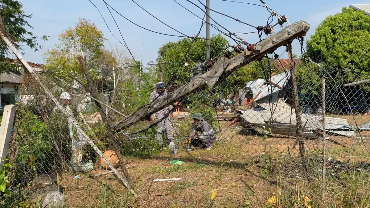 ปิดโรงเรียนด่วน 1 วัน พายุฤดูร้อนซัดพังยับ หลังคาปลิวว่อน