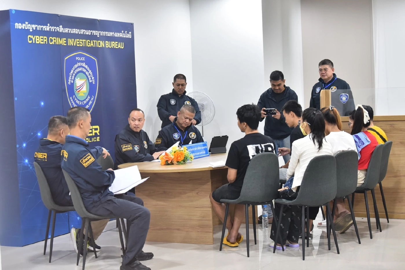 "ตร.ไซเบอร์" ทลายเว็บพนันรายใหญ่ ยึดทรัพย์กว่า 100 ล้าน