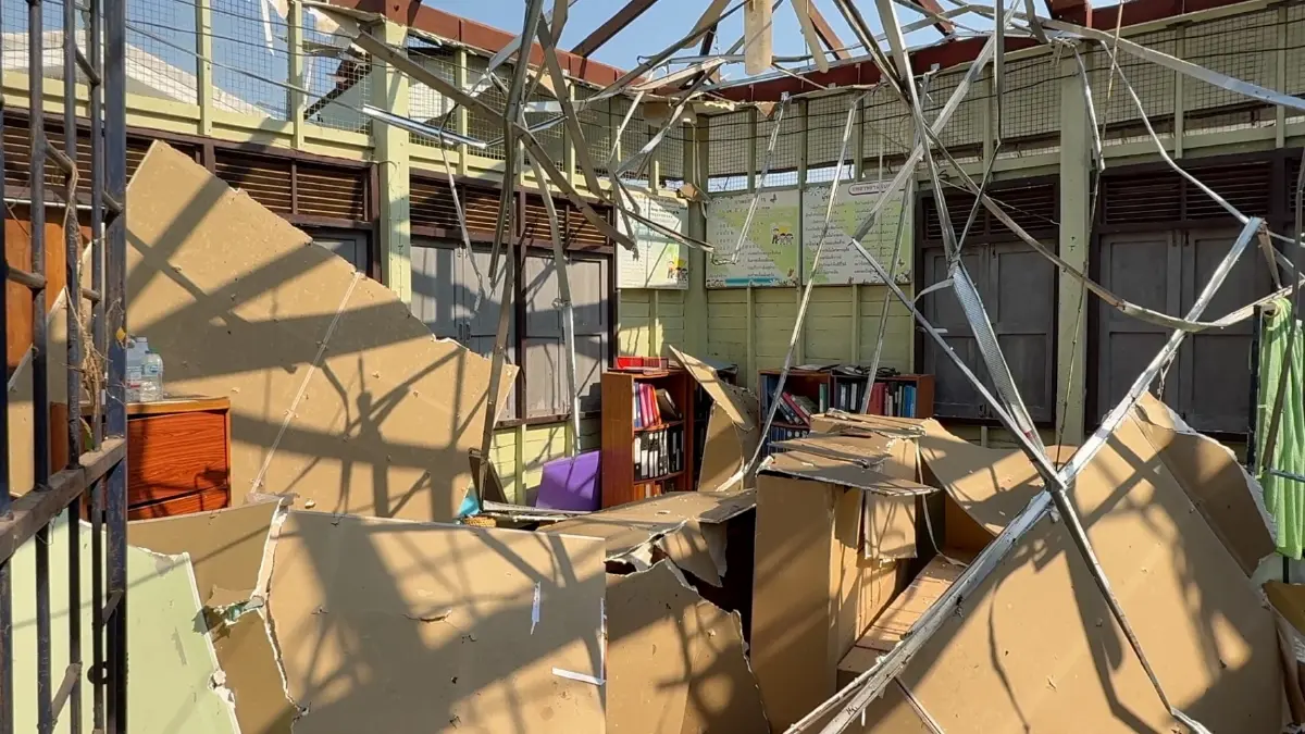 ปิดโรงเรียนด่วน 1 วัน พายุฤดูร้อนซัดพังยับ หลังคาปลิวว่อน
