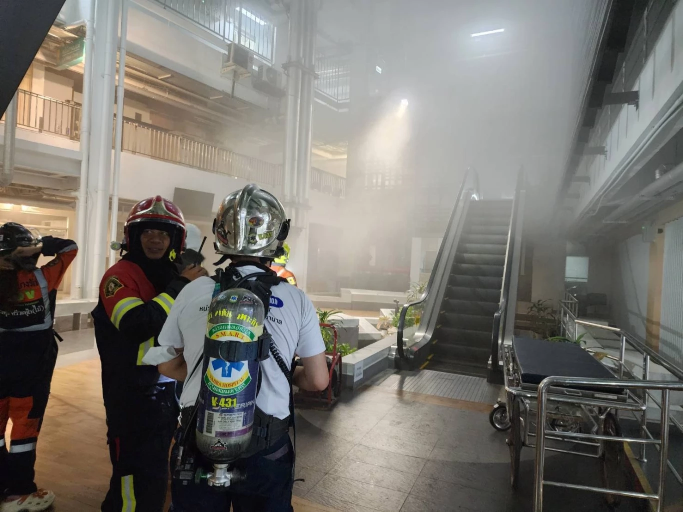 ด่วน! เกิดเหตุเพลิงไหม้ รพ.รามาธิบดี จนท.ต้องเร่งอพยพผู้ป่วย