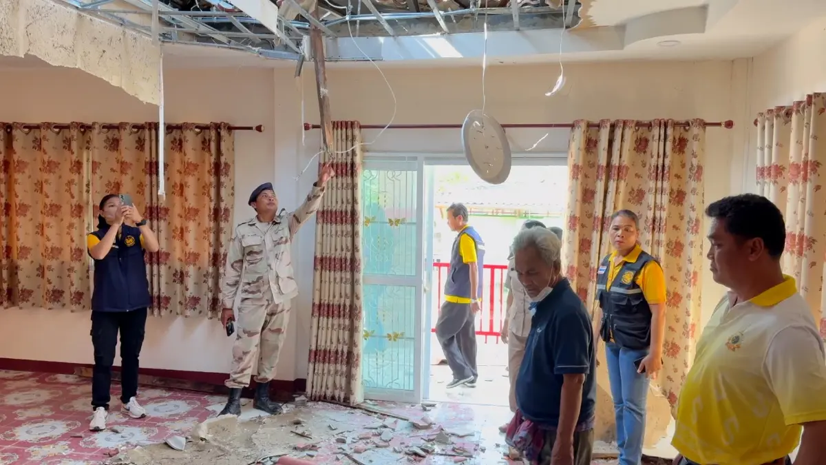 ปิดโรงเรียนด่วน 1 วัน พายุฤดูร้อนซัดพังยับ หลังคาปลิวว่อน