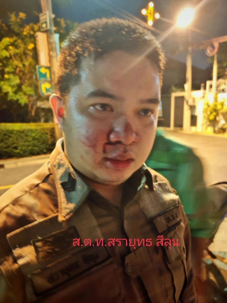 ช่างทาสี เมายา คว้าเสียมฟาดตำรวจ ขณะเข้าระงับเหตุช่วยตัวเอง