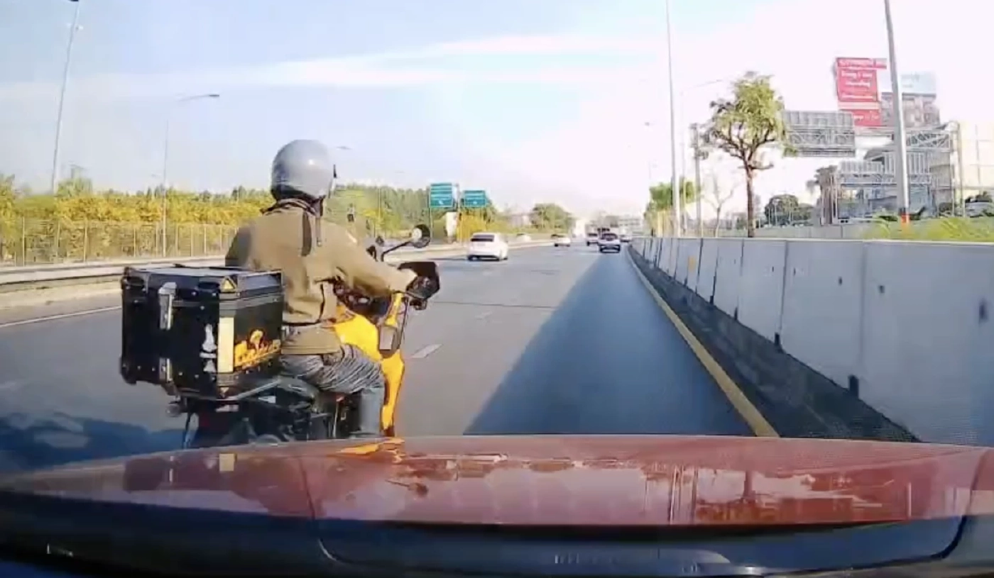 จ่อแจ้งข้อหาหนัก เก๋งแดงไล่บี้บิ๊กไบค์ อึ้งคำพูดโชเฟอร์