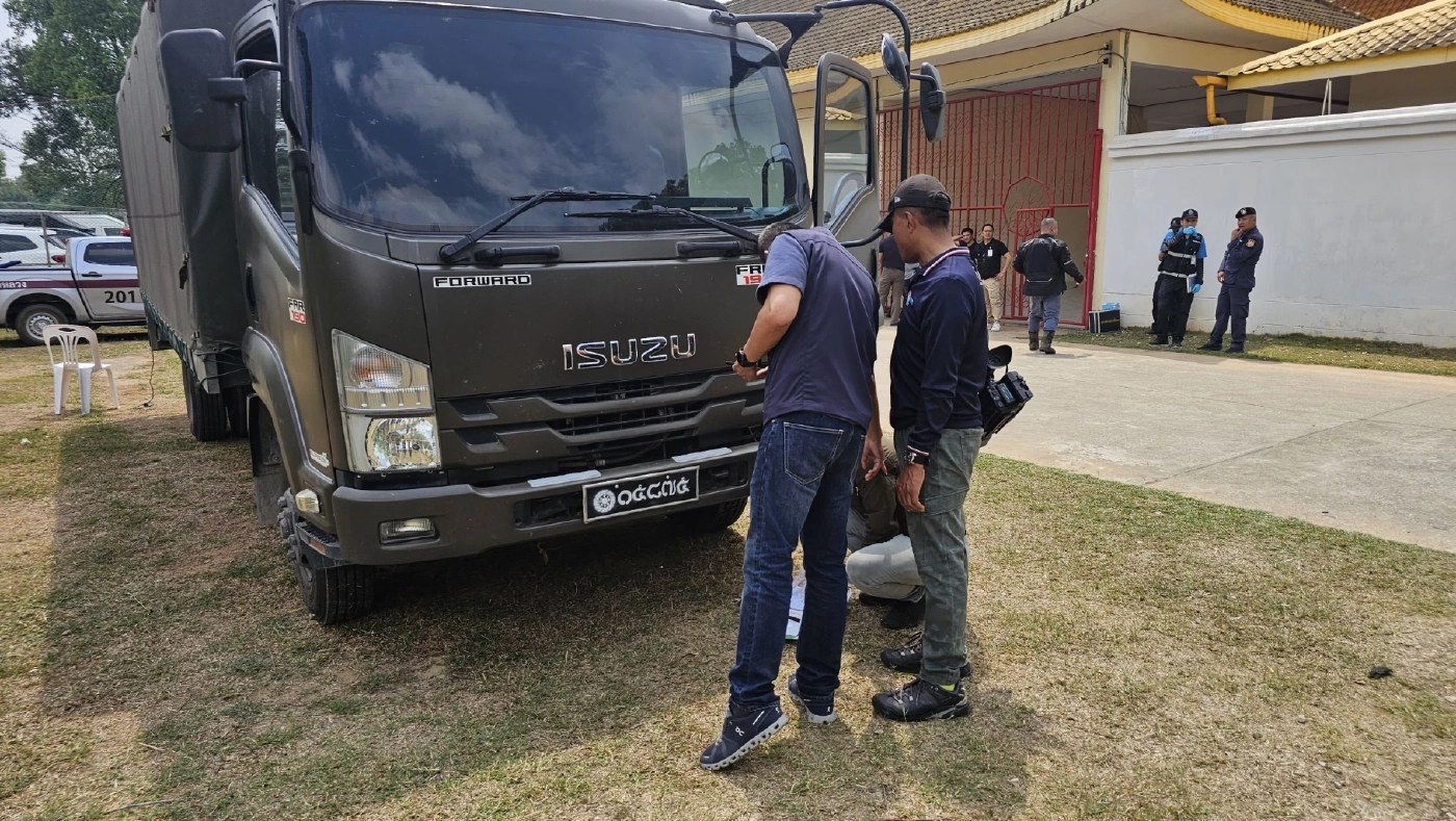 จับไอซ์ล็อตใหญ่ ซุกรถดัดแปลงคล้ายรถทหารกว่า 1,500 กก.