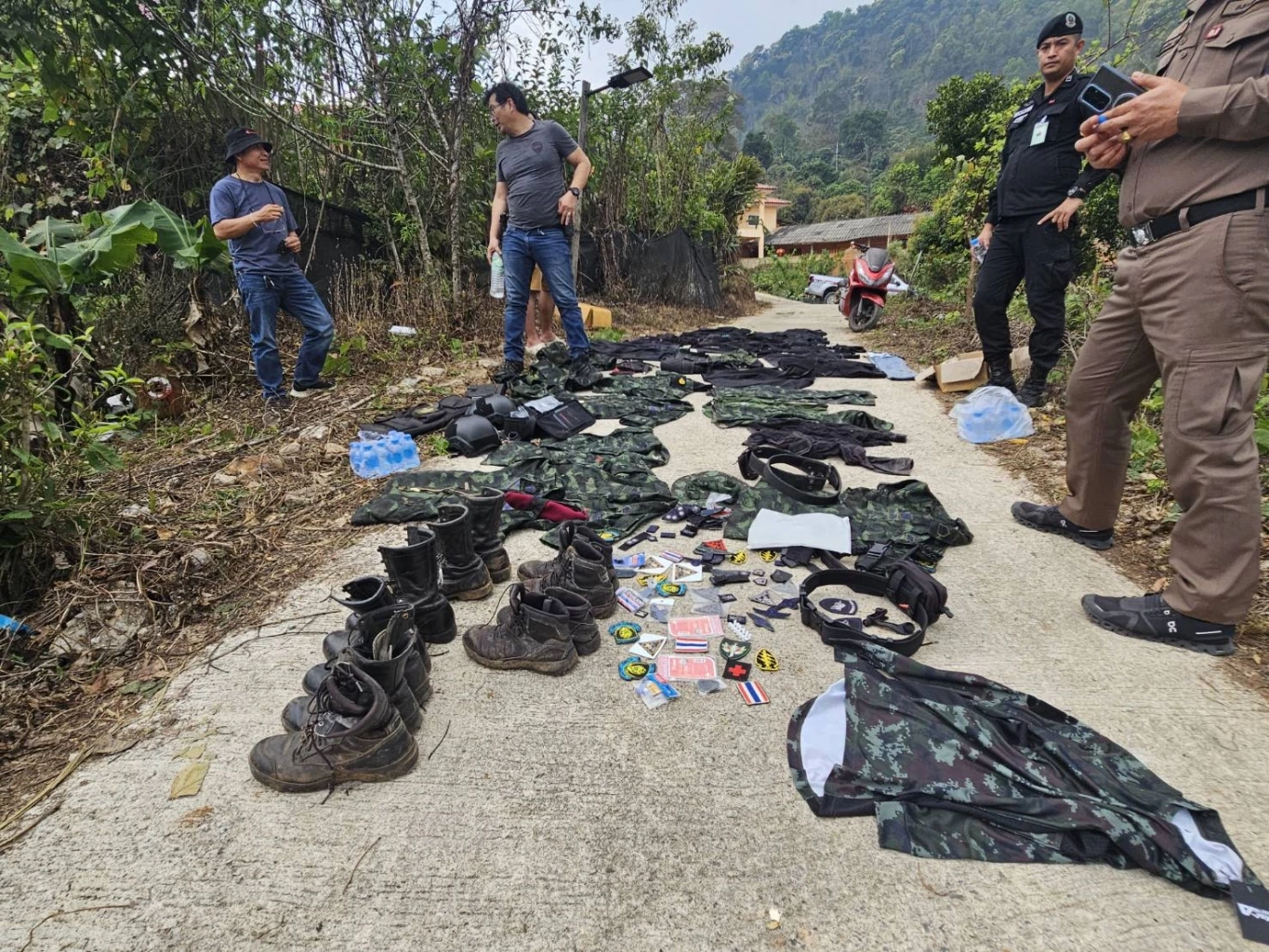 จับไอซ์ล็อตใหญ่ ซุกรถดัดแปลงคล้ายรถทหารกว่า 1,500 กก.