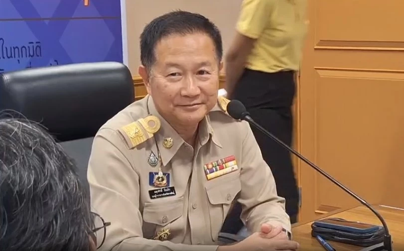 ชาวบ้านรวมตัวขับไล่ ผู้ใหญ่บ้านหญิง ตั้งวงเล่นไฮโลกับลูกบ้าน