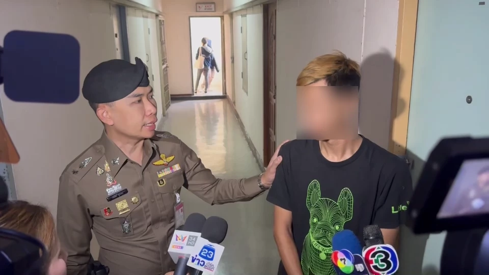 "ต้นอ้อ" บุกช่วย 6 ขวบ พ่อแท้ๆทุบตีบุหรี่จี้ โมโหที่ลูกโยนมือถือ