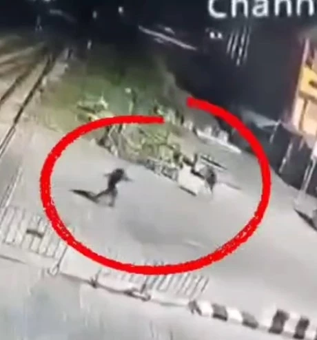 เปิดคลิป! คนร้ายขว้างระเบิด ยะลา-เผากล้อง "สายบุรี - ปะนาเระ"