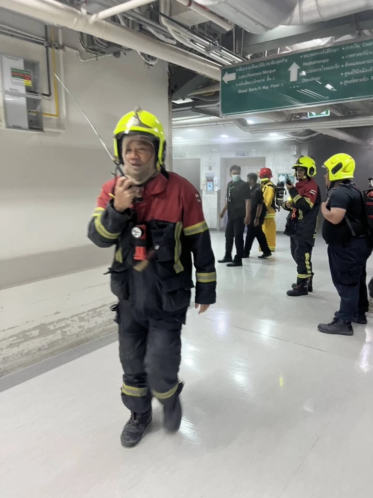 ด่วน! เกิดเหตุเพลิงไหม้ รพ.รามาธิบดี จนท.ต้องเร่งอพยพผู้ป่วย