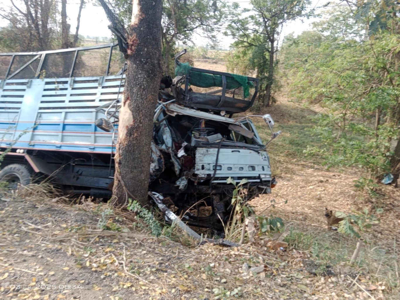 รถพ่วง ชนท้ายรถอ้อย ก่อนพลิกคว่ำทับรถกระบะ คนขับดับคาซาก