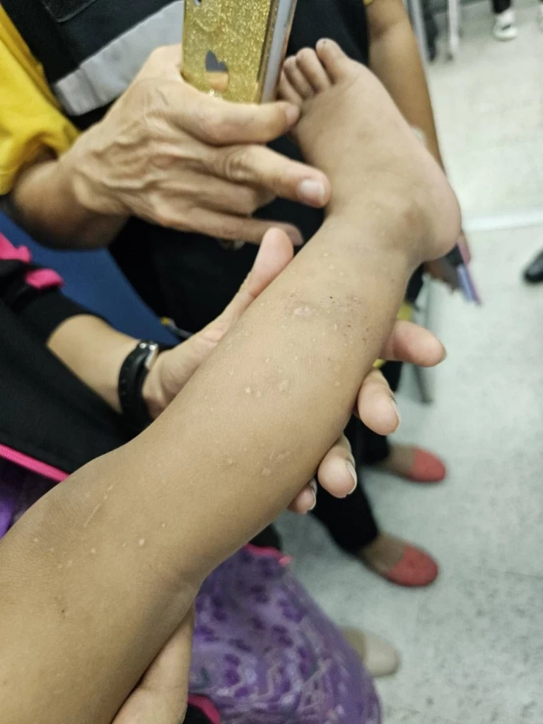 ชาวบ้านยกมือไหว้ท่วมหัว บุกช่วย 2 ขวบ พ้นขุมนรกจากพ่อโหดทาสยา