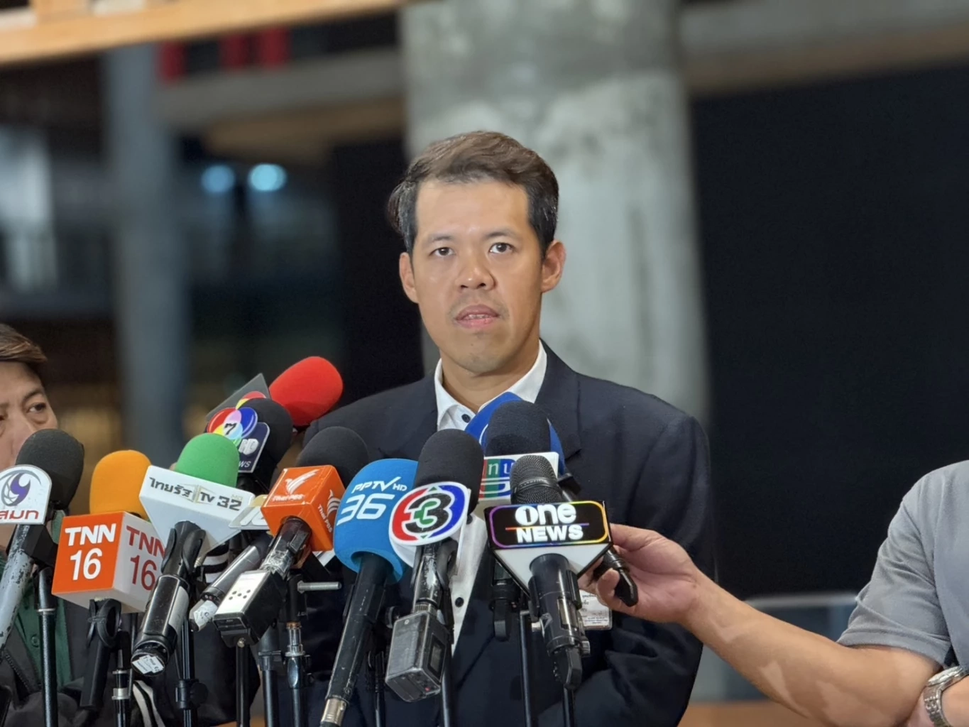  "นายปกรณ์วุฒิ  อุดมพิพัฒน์สกุล" ประธานวิปฝ่ายค้าน 