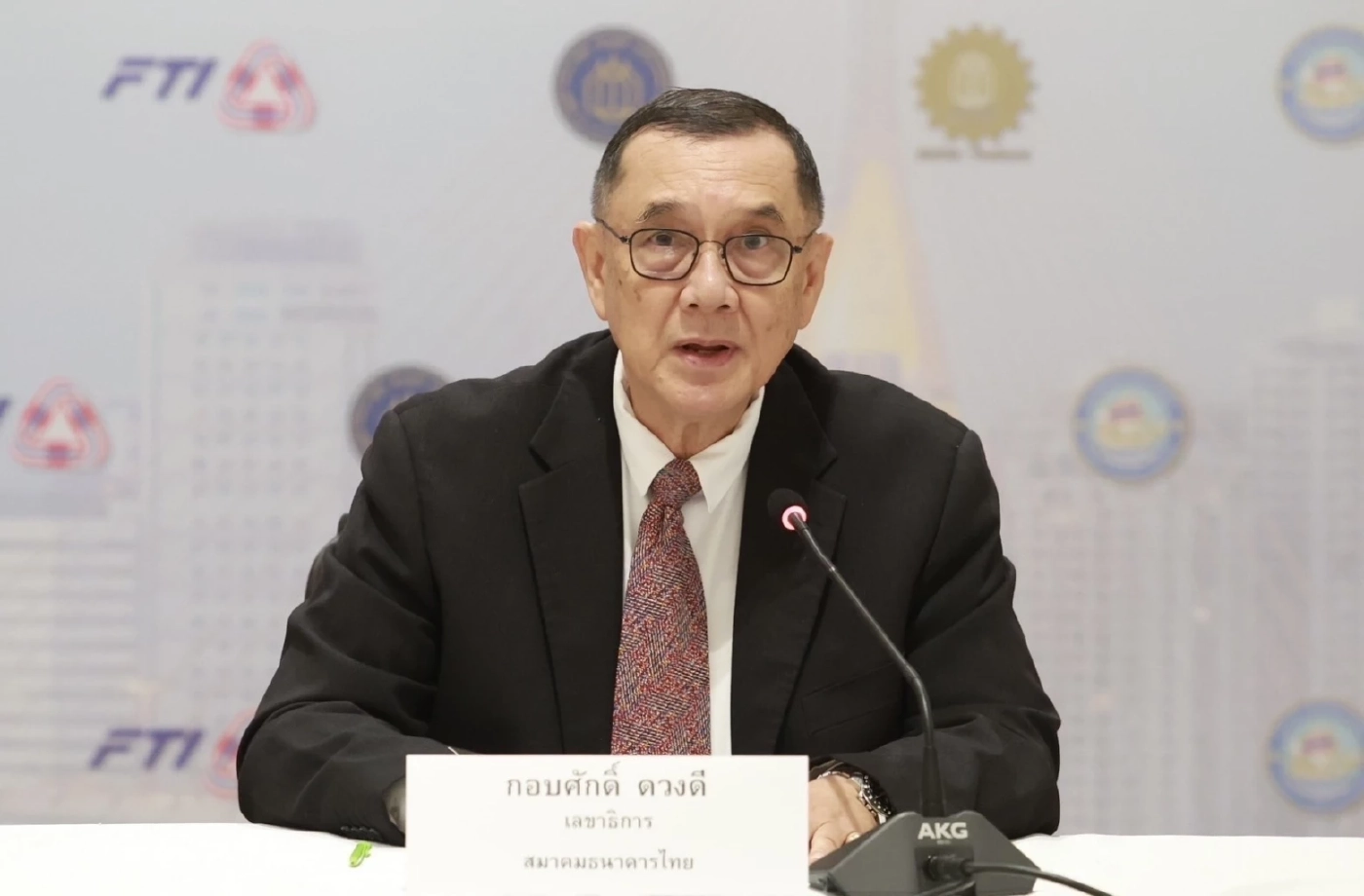 กกร. ชี้เศรษฐกิจไทยเเสี่ยงสูง ห่วงทรัมป์ขึ้นภาษีฉุดส่งออก