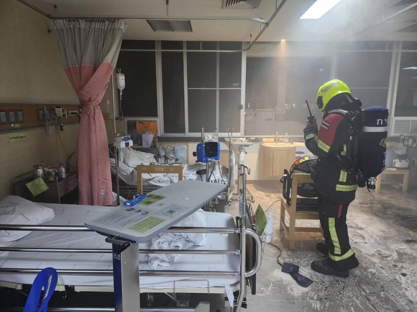 ด่วน! เกิดเหตุเพลิงไหม้ รพ.รามาธิบดี จนท.ต้องเร่งอพยพผู้ป่วย