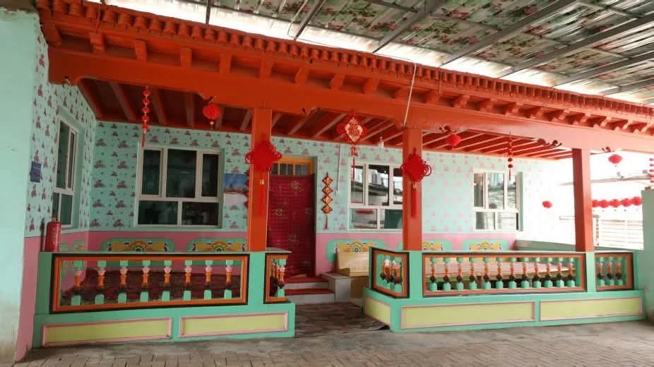 สถานทูตจีนเผยภาพ "ชาวอุยกูร์" กลับถึงบ้านพบครอบครัวแล้ว