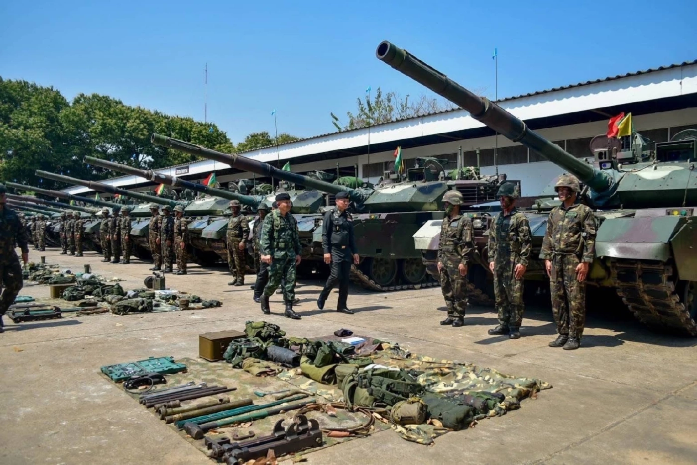 แม่ทัพ 2 ตรวจความพร้อมรบ เคลื่อนเข้าที่หมายทันที เมื่อมีคำสั่ง