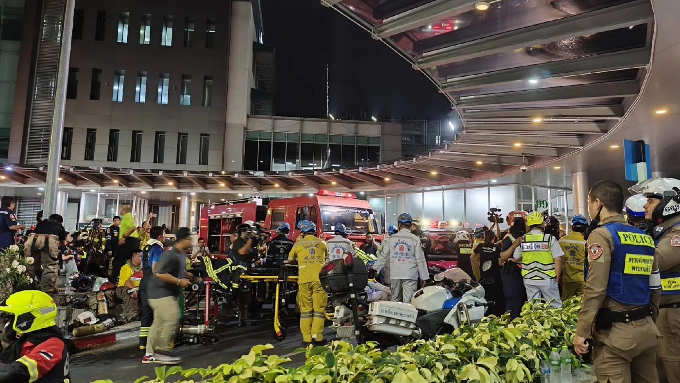 ด่วน! เกิดเหตุเพลิงไหม้ รพ.รามาธิบดี จนท.ต้องเร่งอพยพผู้ป่วย